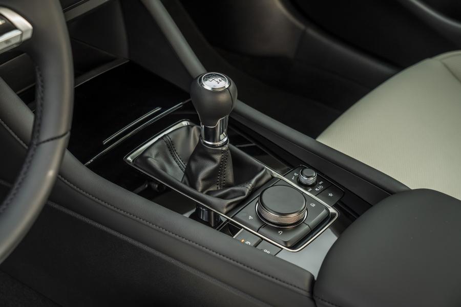 Детали интерьера Mazda3 Skyactiv-X Sedan (BP) 2019 года  (WW) (фото 28 из 37)
